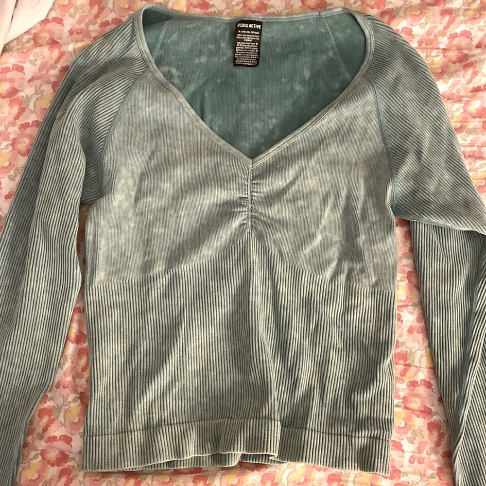 Brand new soft active long sleeve top. Looks amazing paired with sweats/leggings